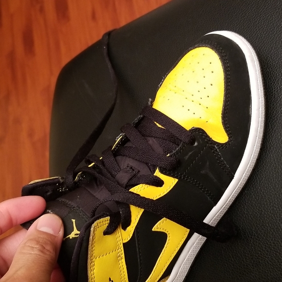 Shoes - Picture 2 of 4